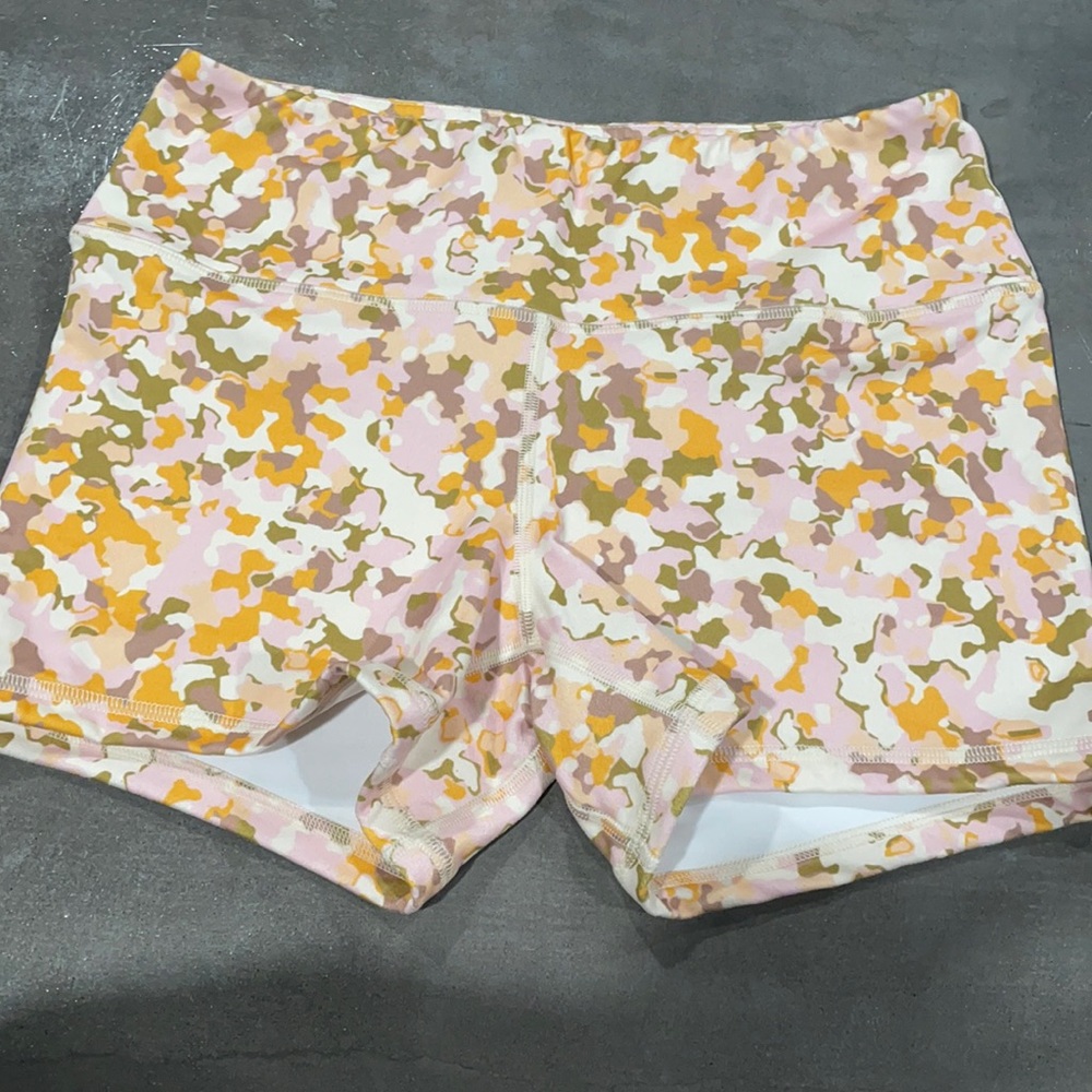 Fleo delicate camo power high rise
